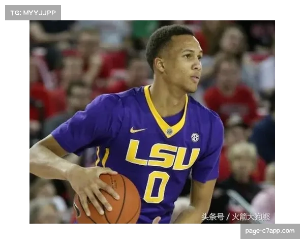 费内巴切核心阿克图科格卢点球梅开二度,个人终结效率决定比赛走向 费内巴切核心阿克图科格卢点球梅开二度,个人终结效率决定比赛走向