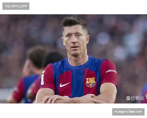 莱万眼眶骨折缺席关键战 巴萨锋线轮换面临新考验